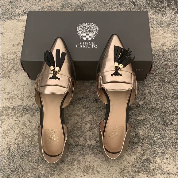 Vince Camuto Gold Flats - Picture 2 of 4